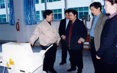国家科技部副部长邓楠一行在广西区政府副主席吴恒的陪同下，莅临康兴视察。